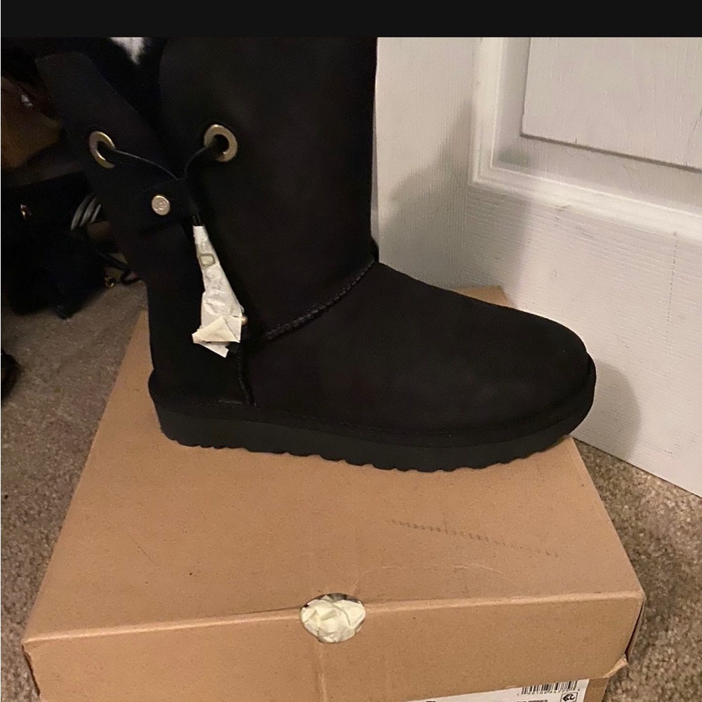 Brand new never worn size 8 ugh boots